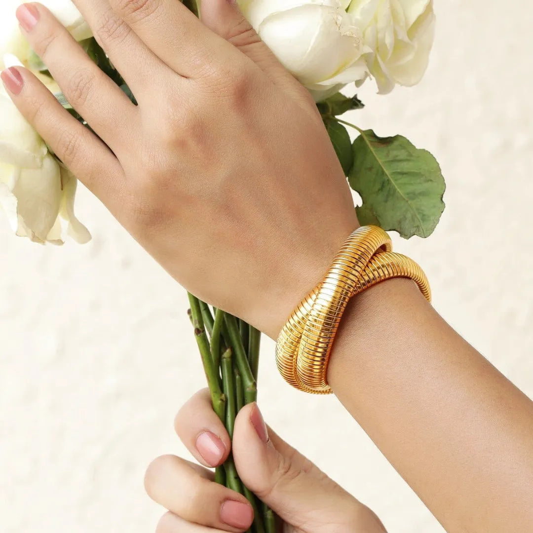 Ekshabd Voguish Shimmmering Swirls Bracelet