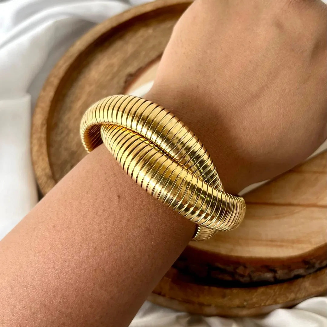 Ekshabd Voguish Shimmmering Swirls Bracelet