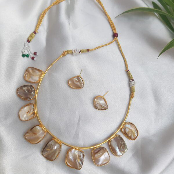 Mother of Pearl Equisite Contemporary Hansli Necklace Set