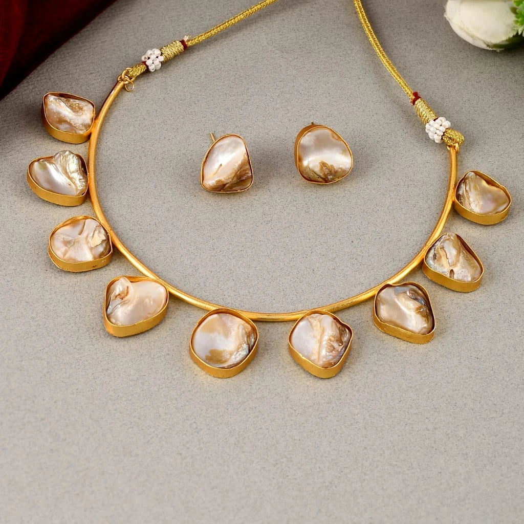 Mother of Pearl Equisite Contemporary Hansli Necklace Set