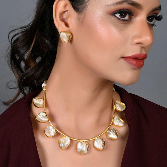 Mother of Pearl Equisite Contemporary Hansli Necklace Set