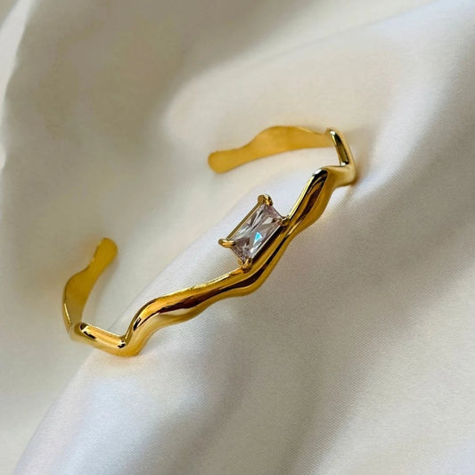 Serpentine Crystal Cuff Bracelet – 18K Gold Plated