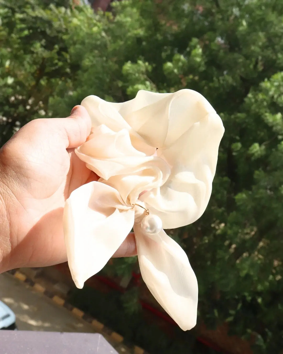 Off white Premium Quality Pearl Bow Scrunchie (1 pc)